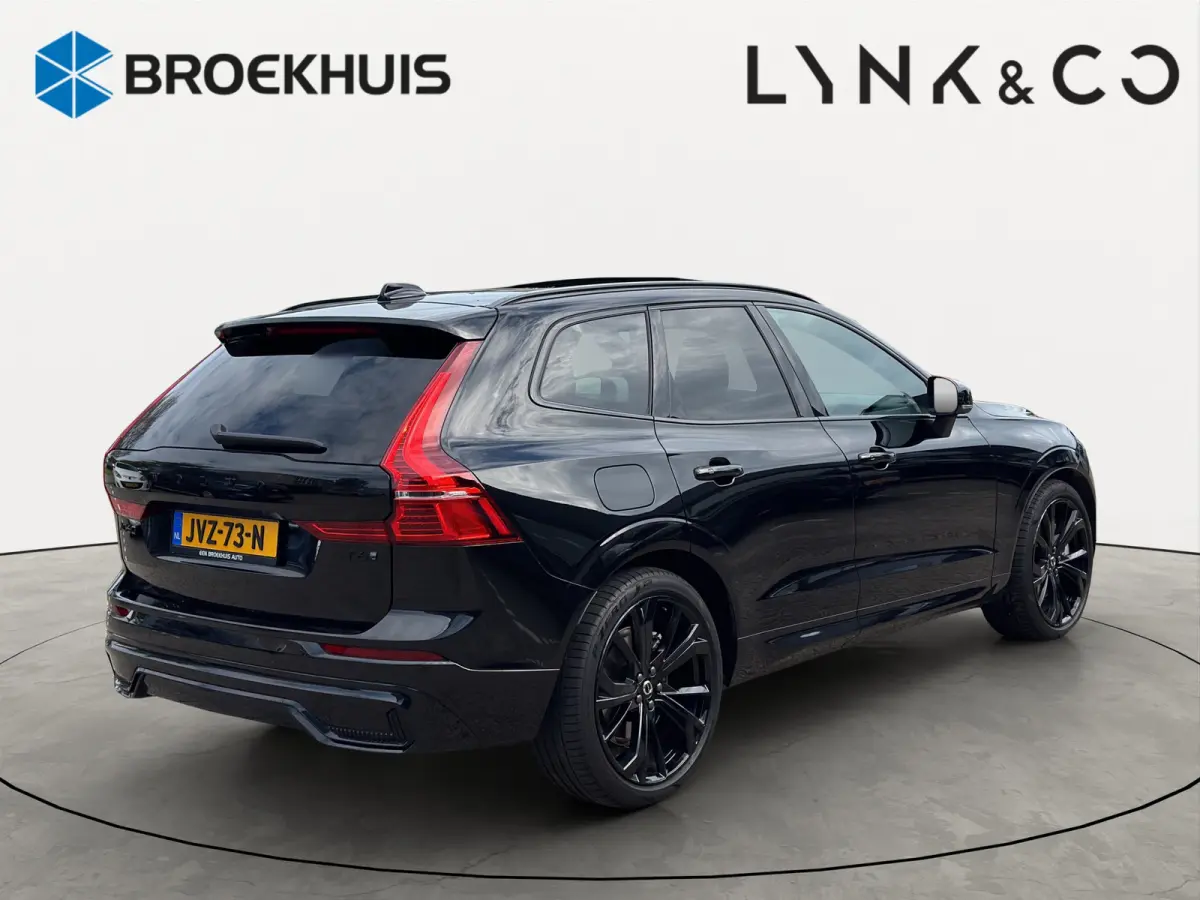 T6 Plug-in hybrid AWD Plus Black Edition | Luchtvering | Pano | Trekhaak | Extra getint glas | Blis | Achterbankverwarming |