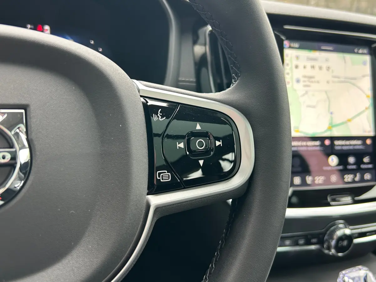 2.0 T8 Plug-in hybrid AWD Ultra Dark | Bowers & Wilkins | Massage stoelen | Gelamineerd glas | HUD | 19" 5-triplespaaks