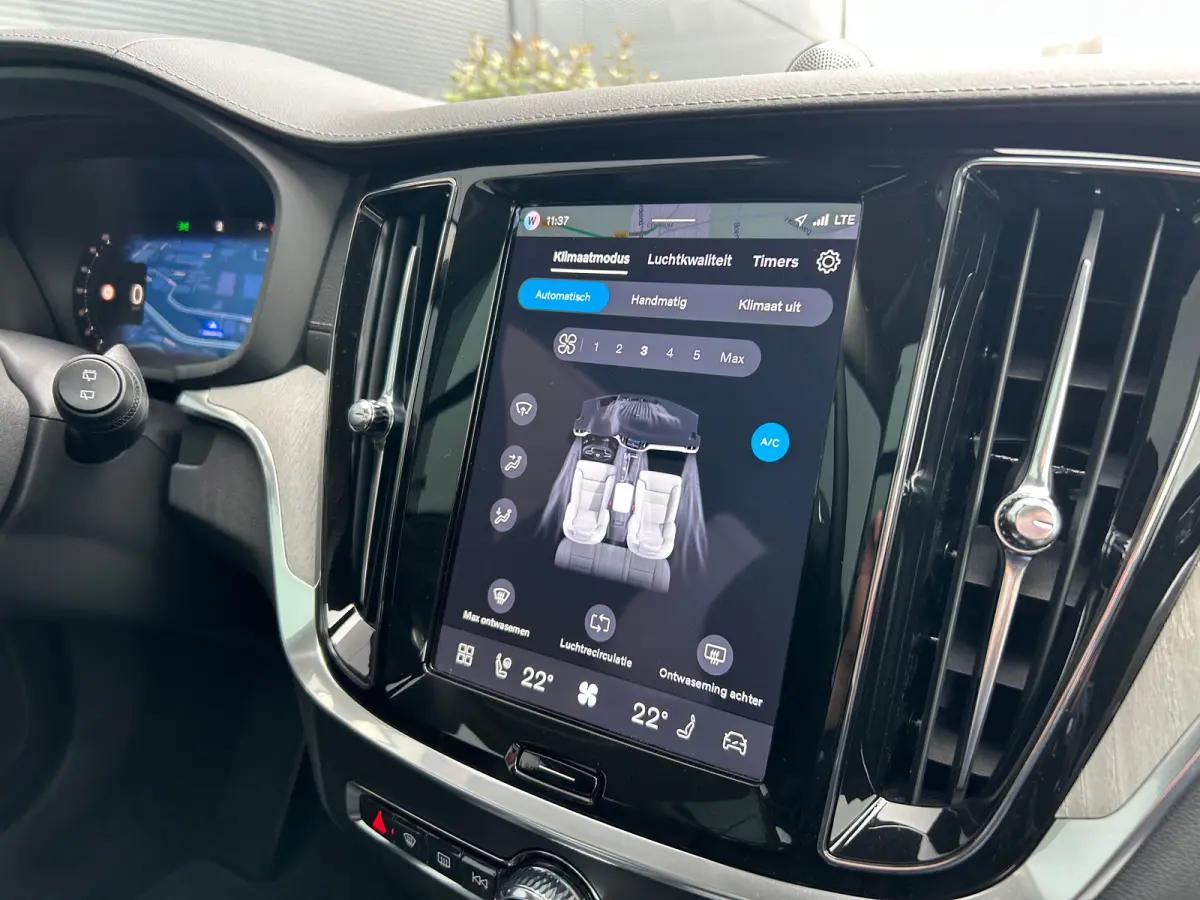 2.0 T8 Plug-in hybrid AWD Ultra Dark | Bowers & Wilkins | Massage stoelen | Gelamineerd glas | HUD | 19" 5-triplespaaks