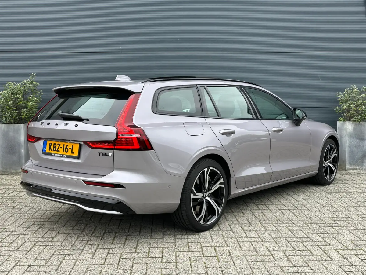 2.0 T8 Plug-in hybrid AWD Ultra Dark | Bowers & Wilkins | Massage stoelen | Gelamineerd glas | HUD | 19" 5-triplespaaks
