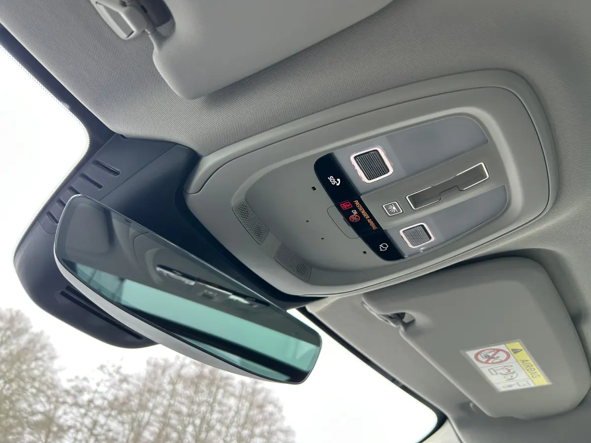 2.0 T8 Plug-in hybrid AWD Ultra Dark | Bowers & Wilkins | Massage stoelen | Gelamineerd glas | HUD | 19" 5-triplespaaks