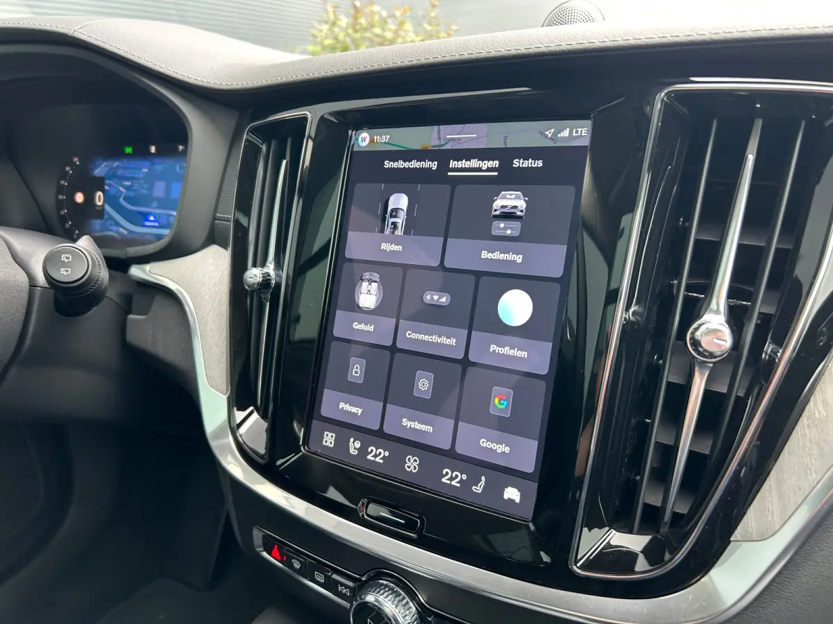2.0 T8 Plug-in hybrid AWD Ultra Dark | Bowers & Wilkins | Massage stoelen | Gelamineerd glas | HUD | 19" 5-triplespaaks