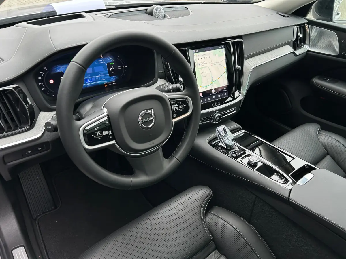 2.0 T8 Plug-in hybrid AWD Ultra Dark | Bowers & Wilkins | Massage stoelen | Gelamineerd glas | HUD | 19" 5-triplespaaks