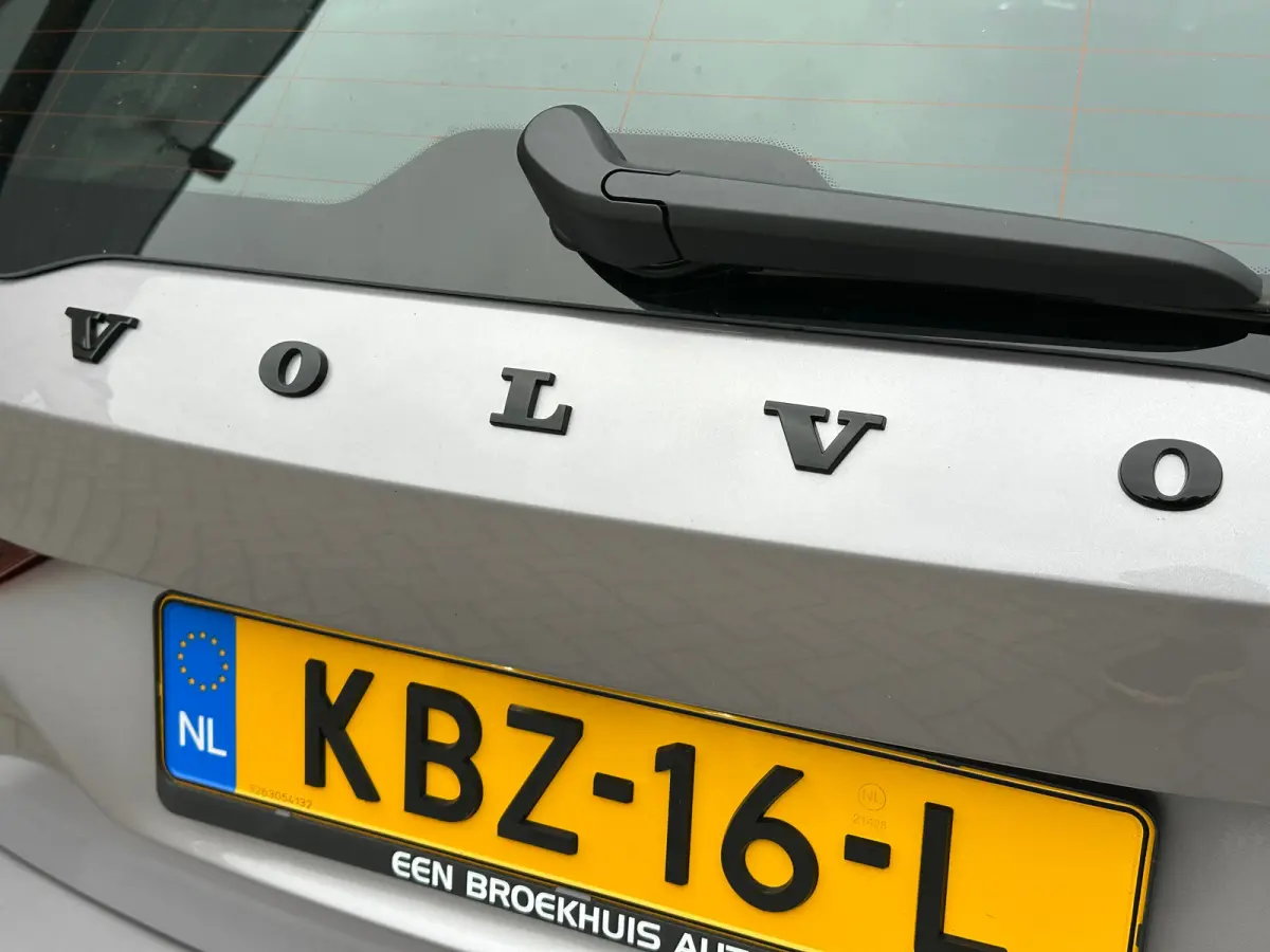 2.0 T8 Plug-in hybrid AWD Ultra Dark | Bowers & Wilkins | Massage stoelen | Gelamineerd glas | HUD | 19" 5-triplespaaks