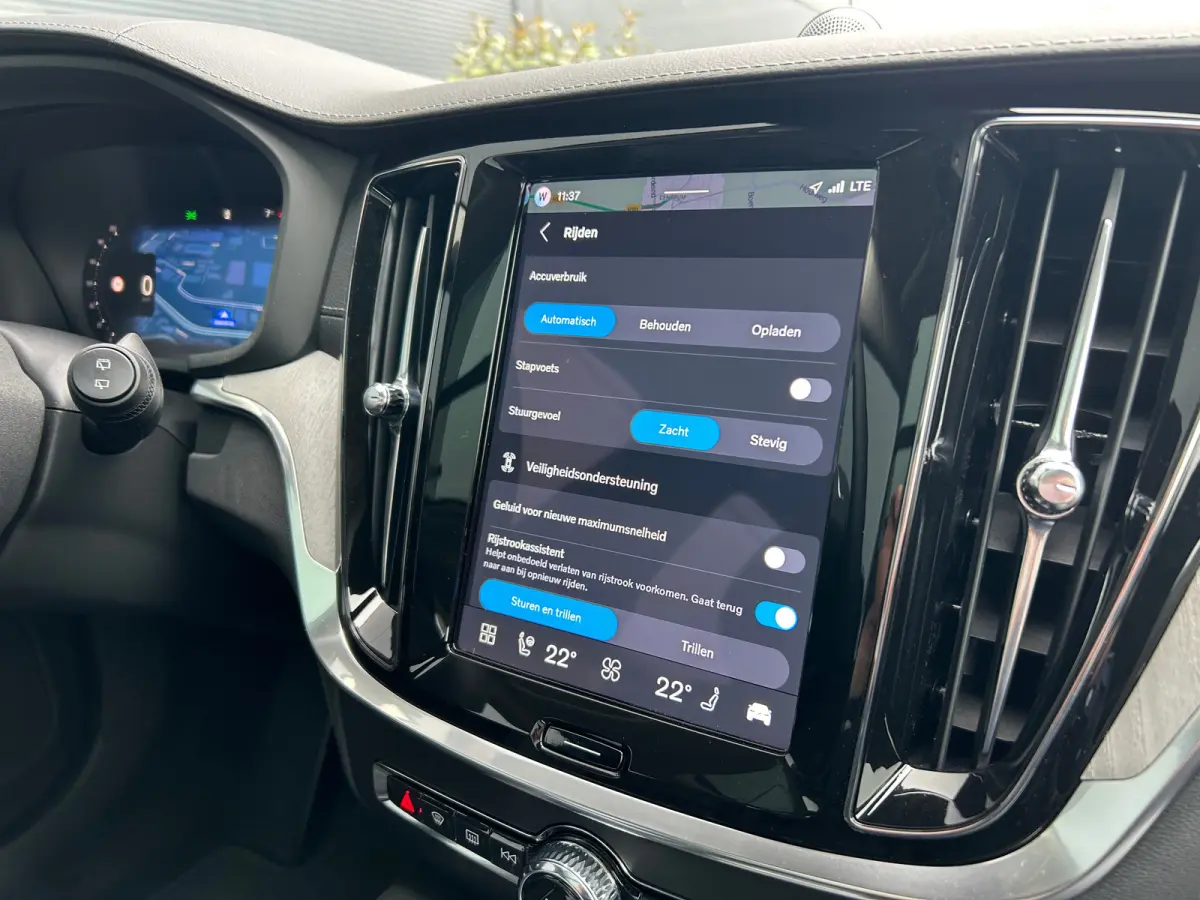 2.0 T8 Plug-in hybrid AWD Ultra Dark | Bowers & Wilkins | Massage stoelen | Gelamineerd glas | HUD | 19" 5-triplespaaks