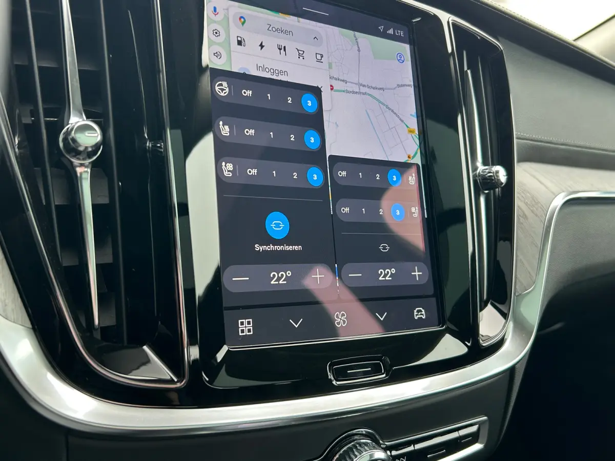 2.0 T8 Plug-in hybrid AWD Ultra Dark | Bowers & Wilkins | Massage stoelen | Gelamineerd glas | HUD | 19" 5-triplespaaks