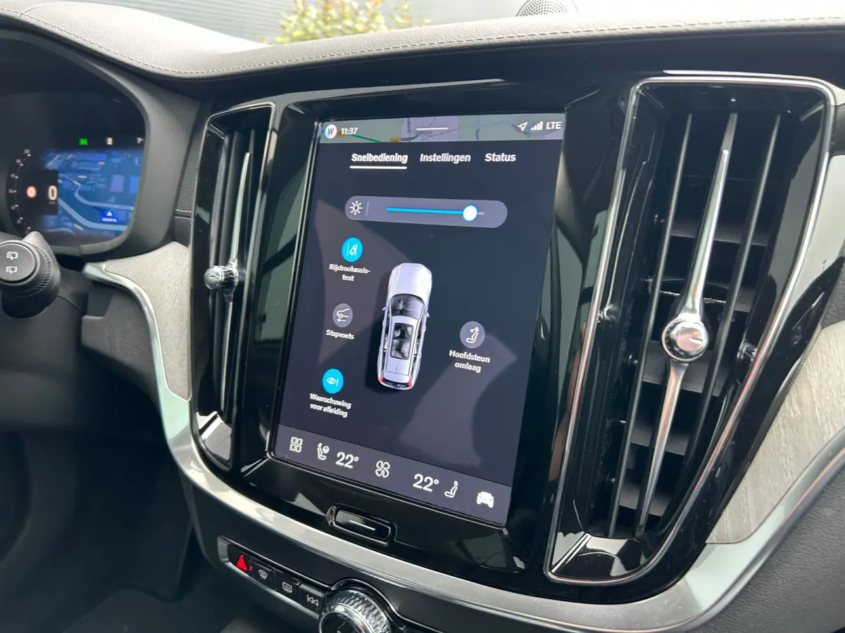 2.0 T8 Plug-in hybrid AWD Ultra Dark | Bowers & Wilkins | Massage stoelen | Gelamineerd glas | HUD | 19" 5-triplespaaks