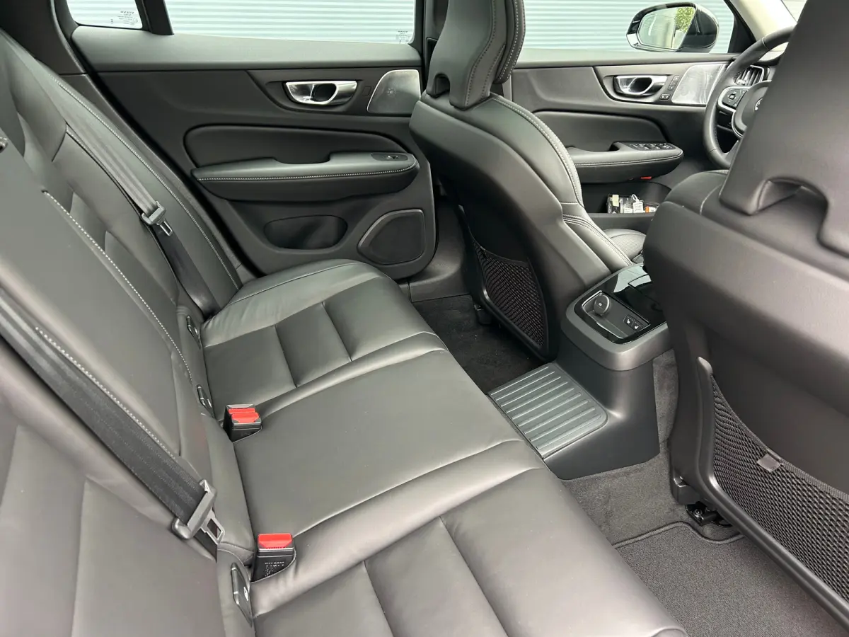 2.0 T8 Plug-in hybrid AWD Ultra Dark | Bowers & Wilkins | Massage stoelen | Gelamineerd glas | HUD | 19" 5-triplespaaks