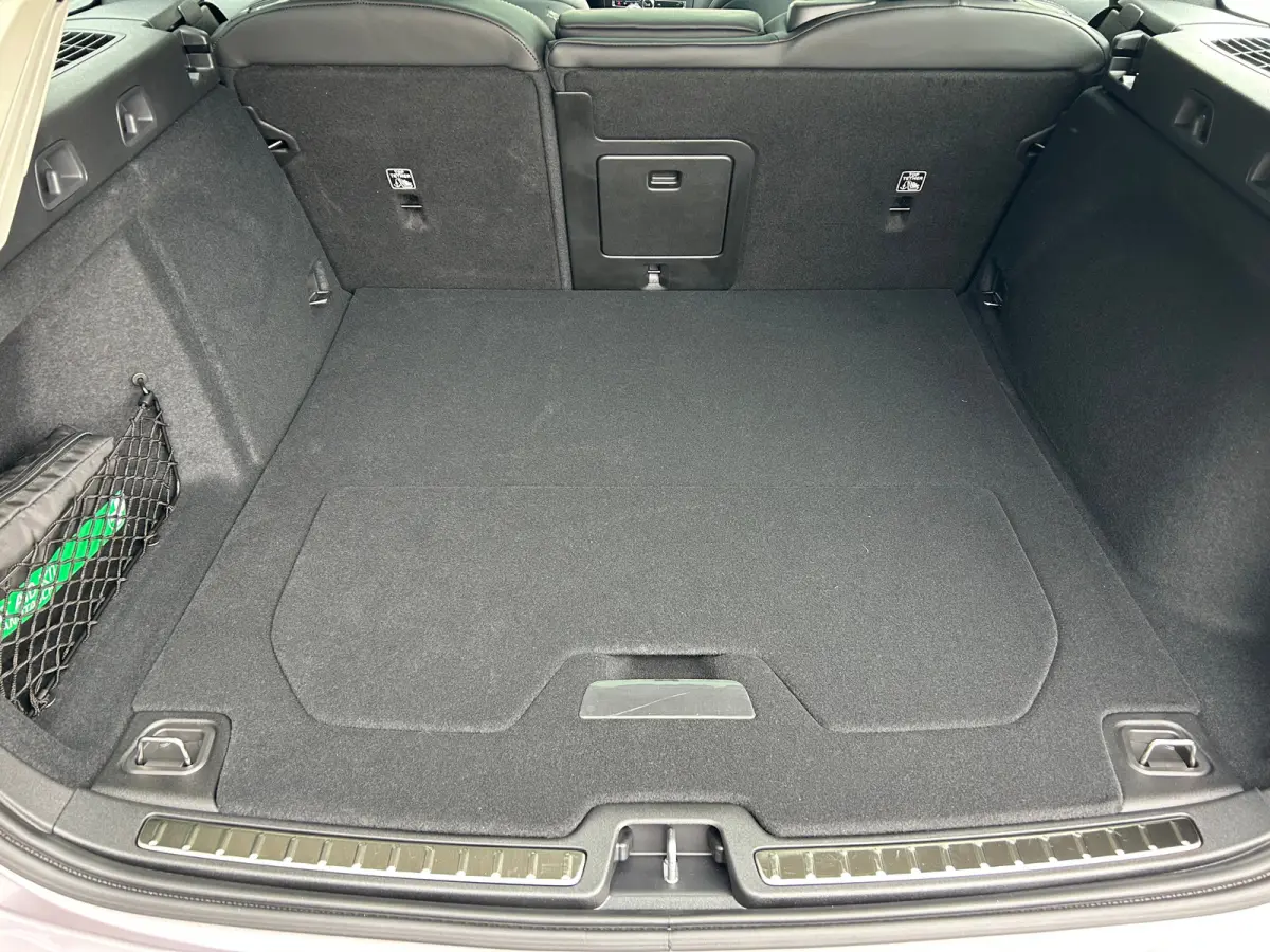 2.0 T8 Plug-in hybrid AWD Ultra Dark | Bowers & Wilkins | Massage stoelen | Gelamineerd glas | HUD | 19" 5-triplespaaks