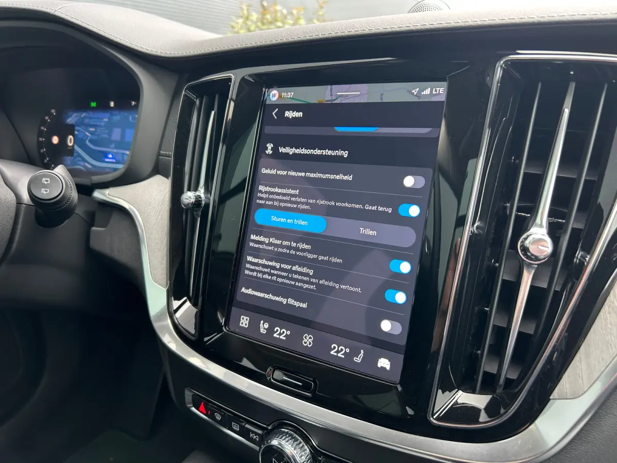 2.0 T8 Plug-in hybrid AWD Ultra Dark | Bowers & Wilkins | Massage stoelen | Gelamineerd glas | HUD | 19" 5-triplespaaks