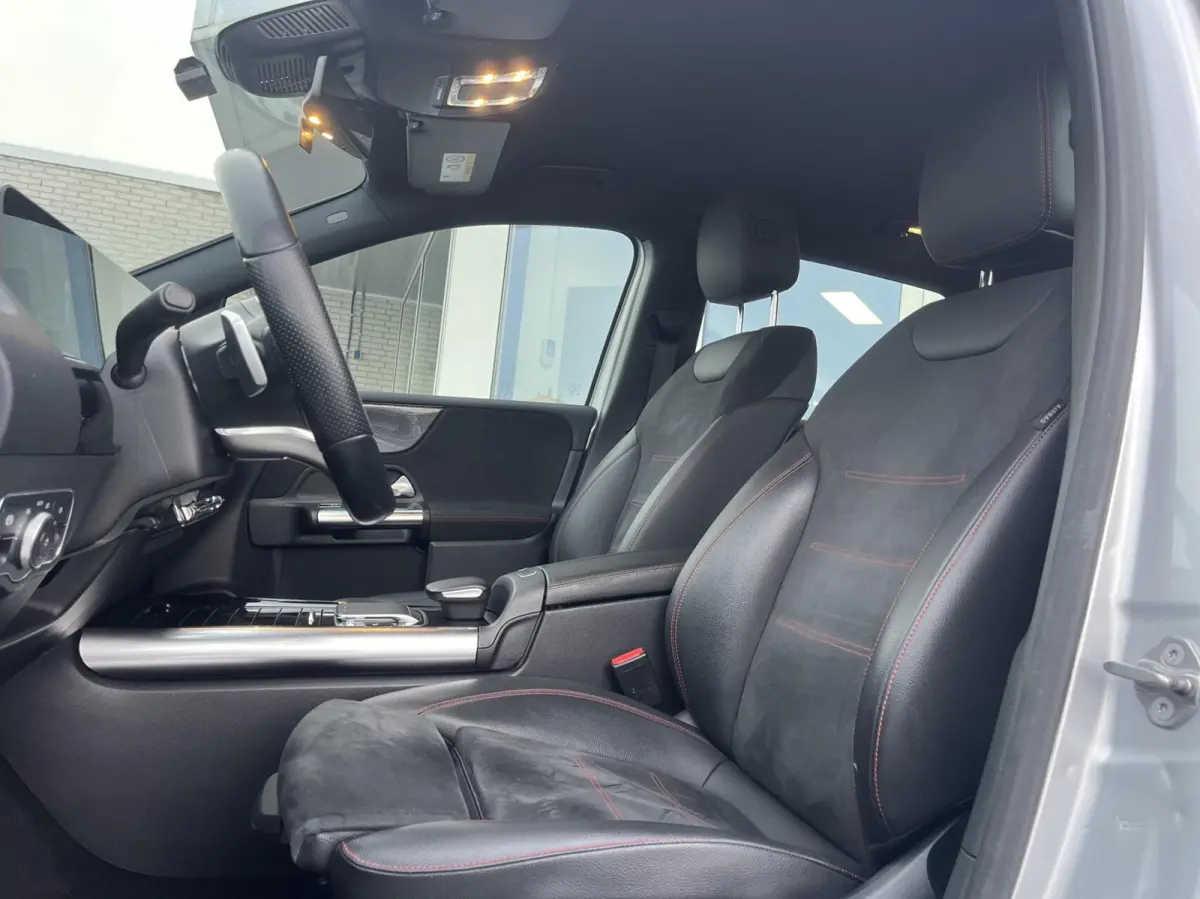 180 AMG CARPLAY+TREKHAAK+LED+NLAUTO+CAMERA