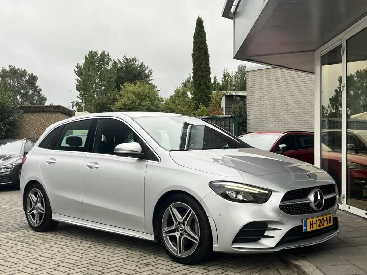 180 AMG CARPLAY+TREKHAAK+LED+NLAUTO+CAMERA