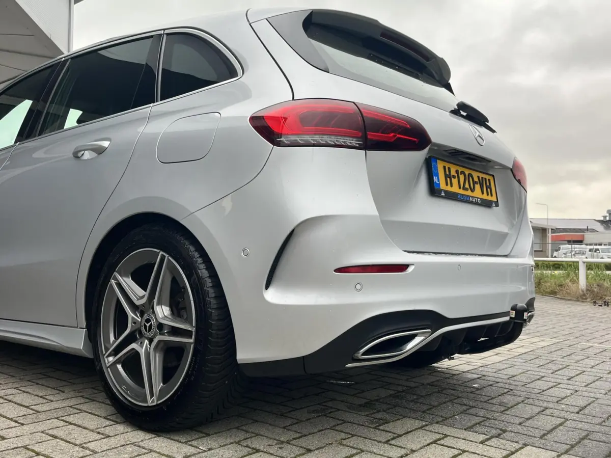 180 AMG CARPLAY+TREKHAAK+LED+NLAUTO+CAMERA