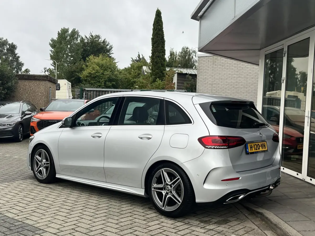 180 AMG CARPLAY+TREKHAAK+LED+NLAUTO+CAMERA