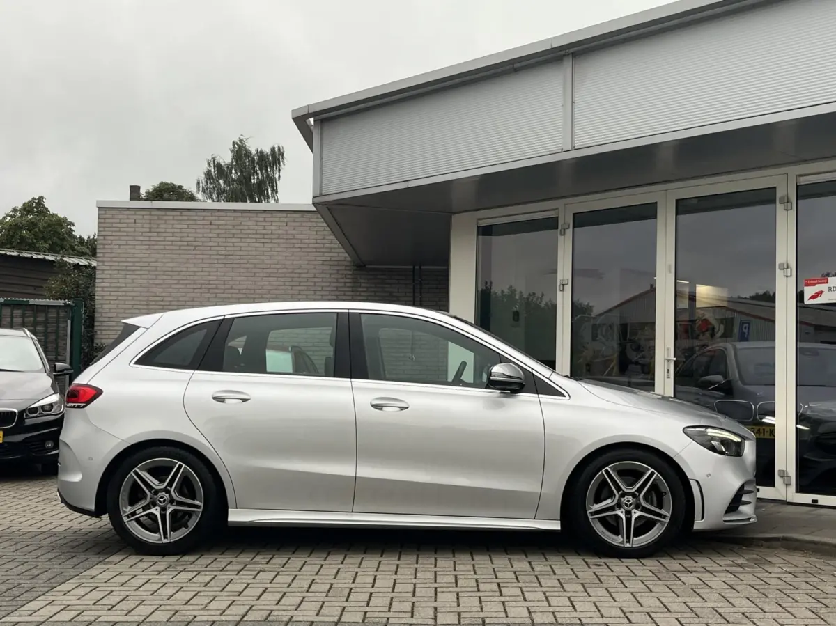 180 AMG CARPLAY+TREKHAAK+LED+NLAUTO+CAMERA