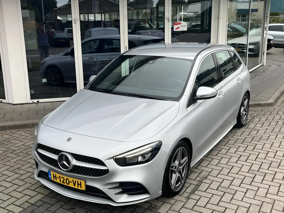 180 AMG CARPLAY+TREKHAAK+LED+NLAUTO+CAMERA