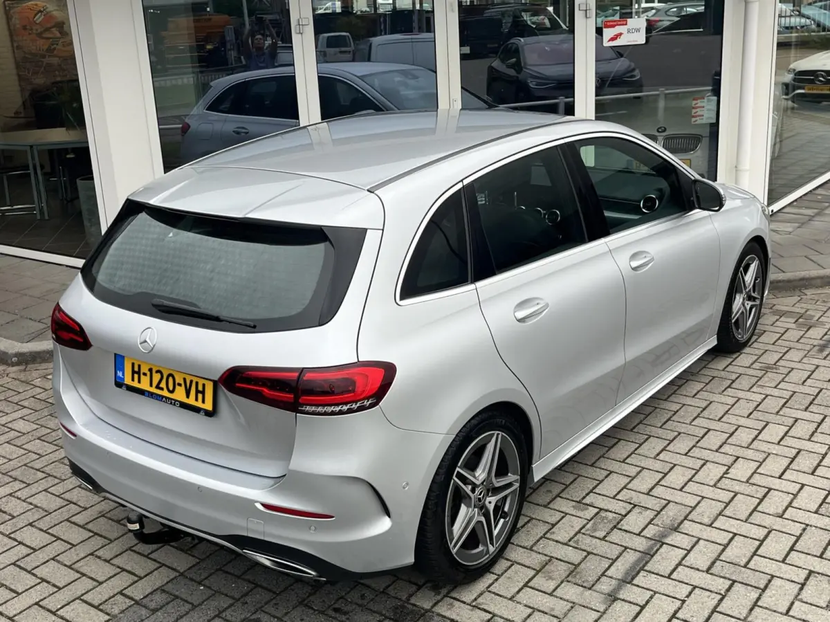 180 AMG CARPLAY+TREKHAAK+LED+NLAUTO+CAMERA