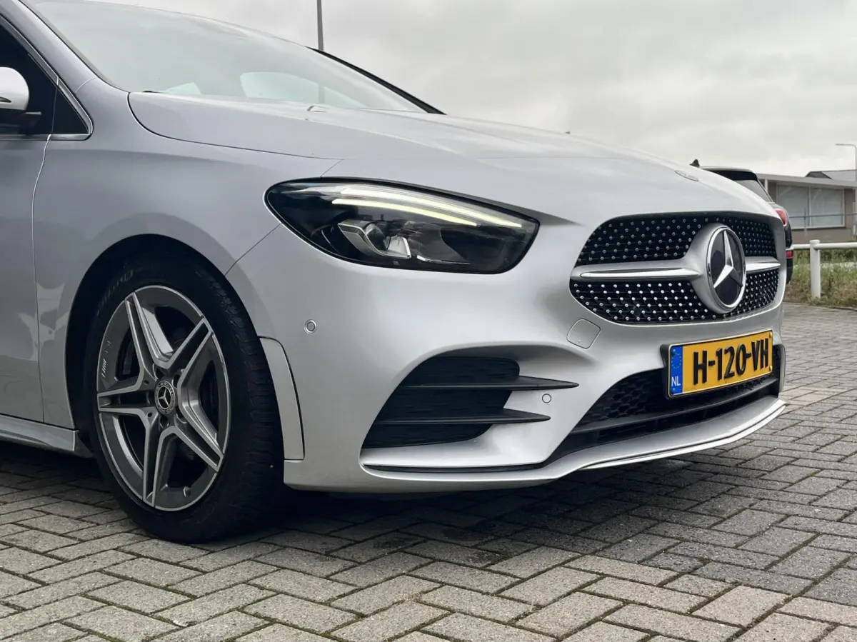 180 AMG CARPLAY+TREKHAAK+LED+NLAUTO+CAMERA