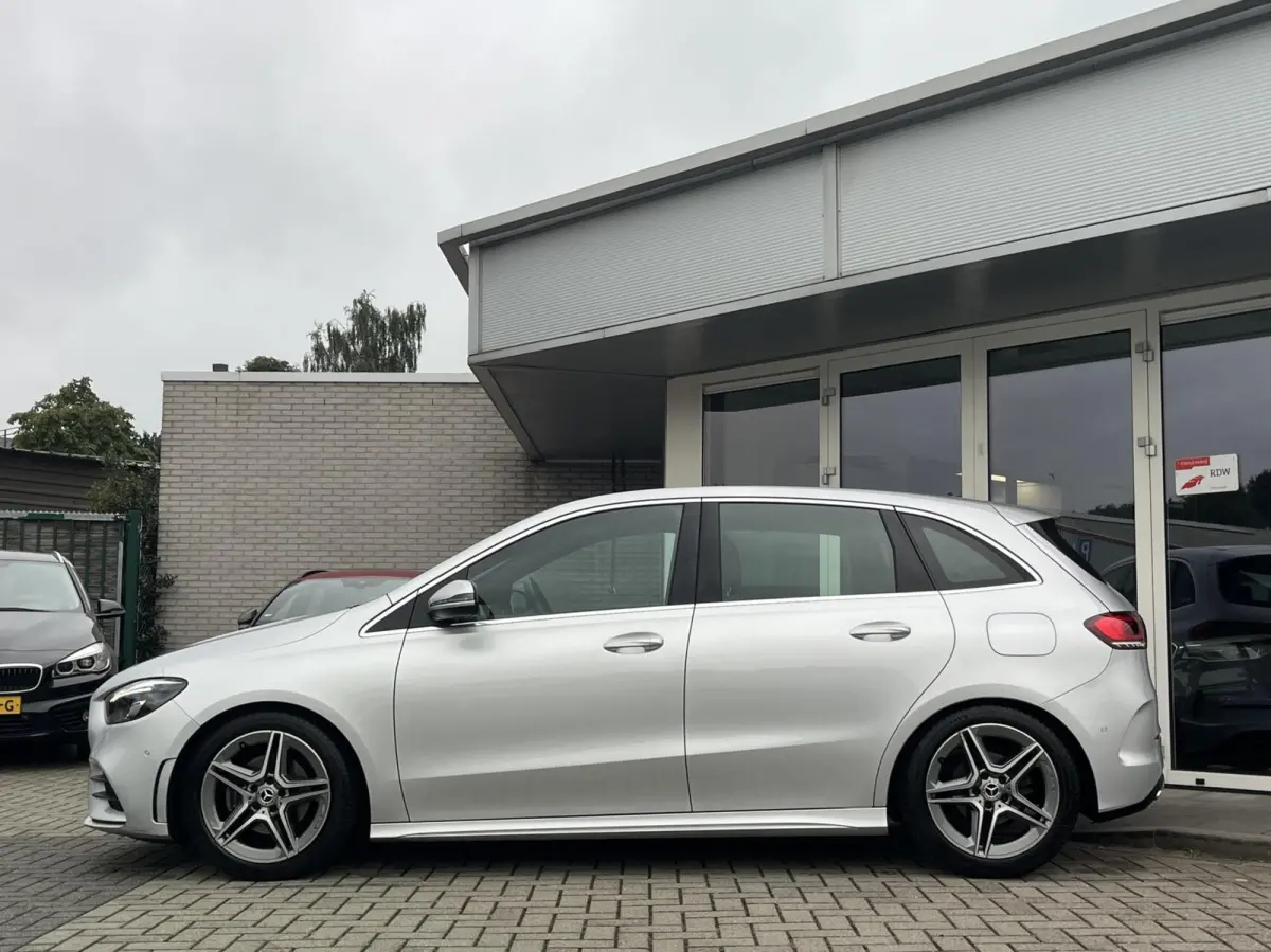 180 AMG CARPLAY+TREKHAAK+LED+NLAUTO+CAMERA