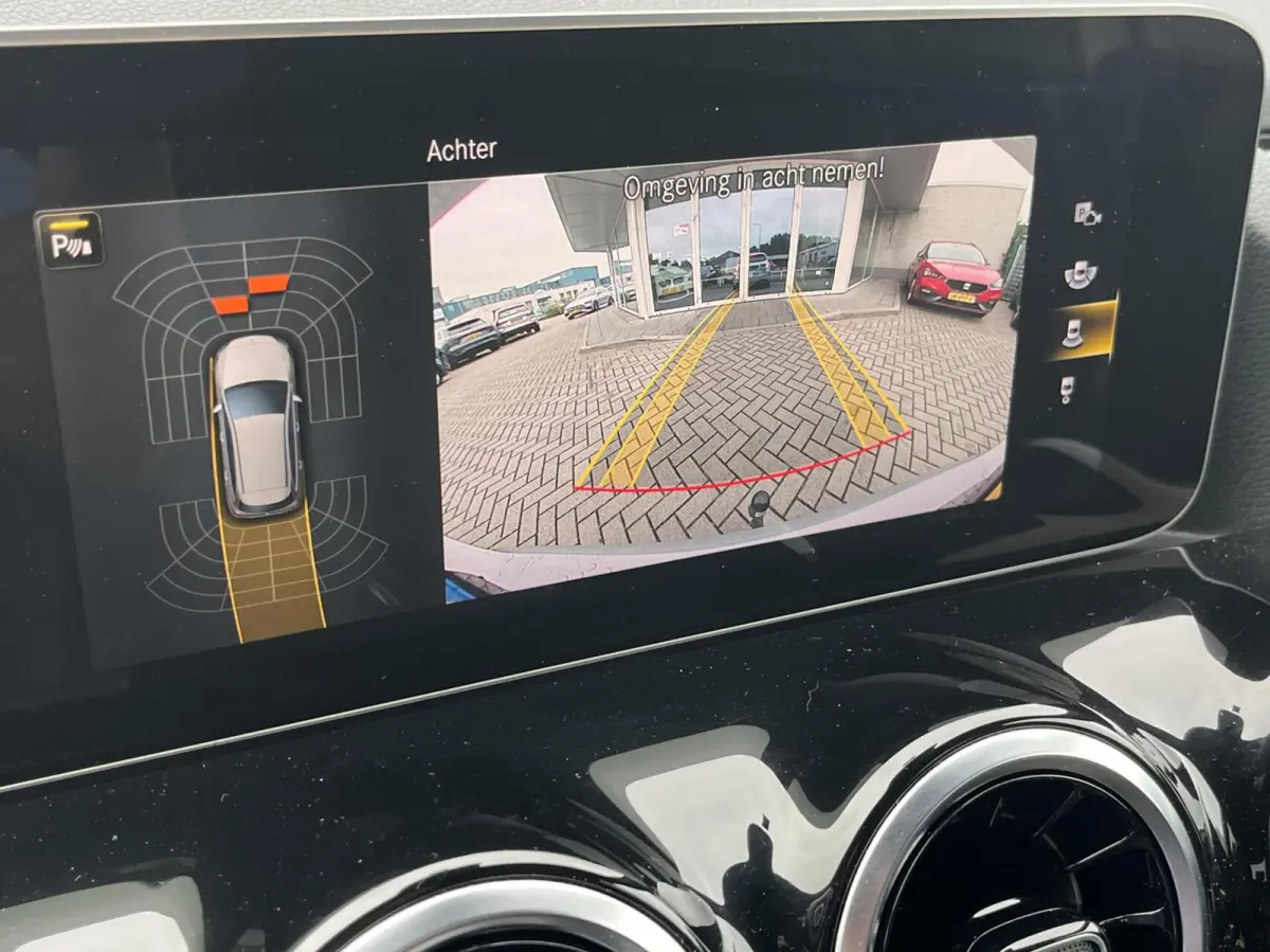 180 AMG CARPLAY+TREKHAAK+LED+NLAUTO+CAMERA