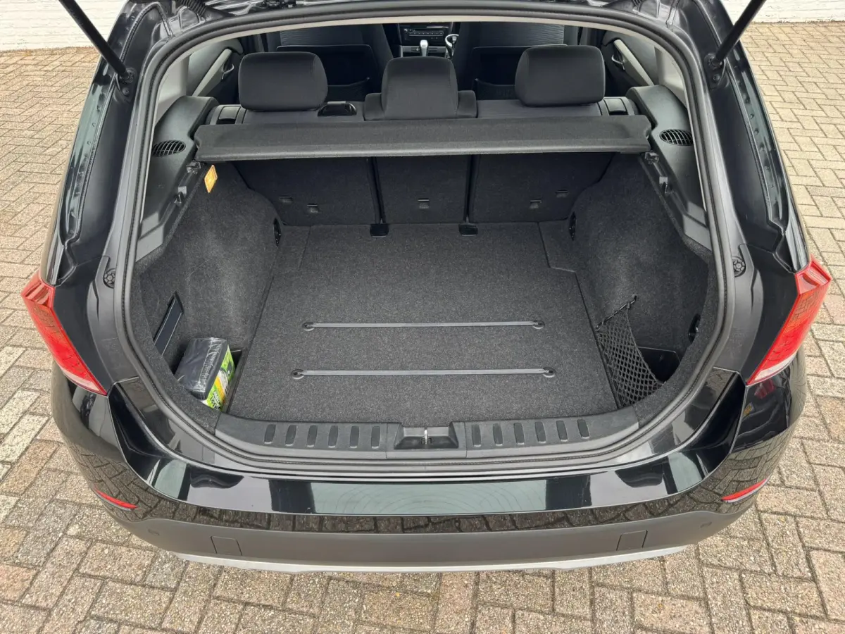 SDrive18i Cruise control Climate control Navigatie Stoelverwarming