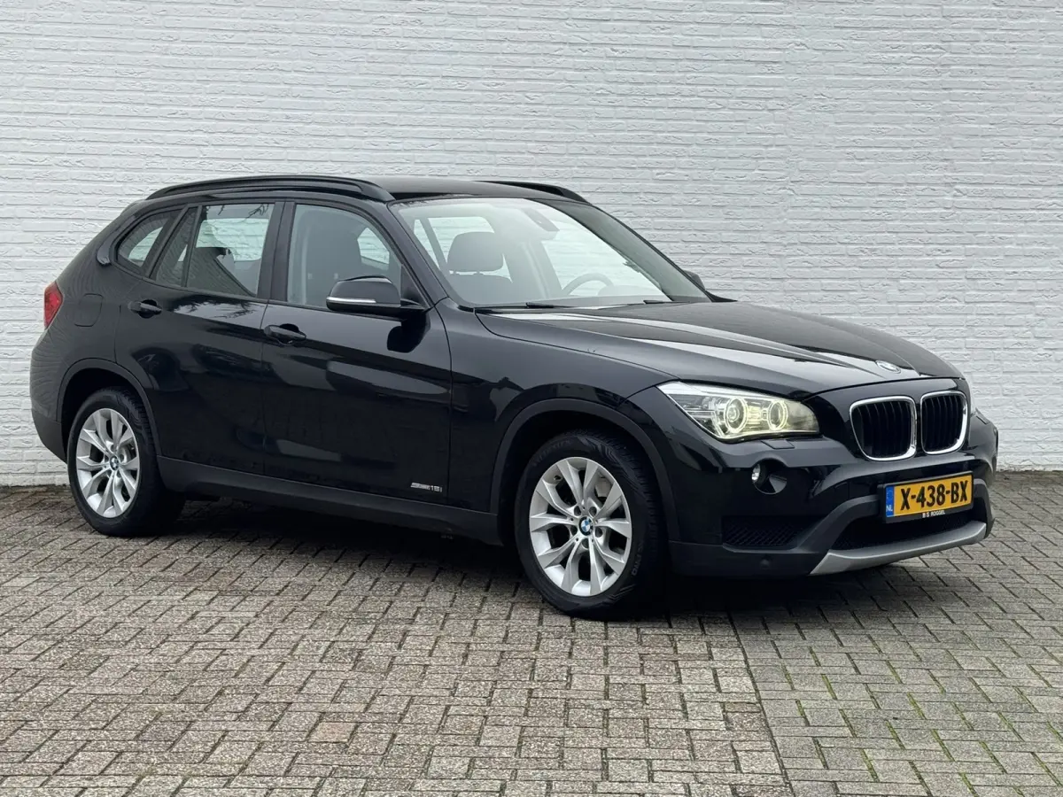 SDrive18i Cruise control Climate control Navigatie Stoelverwarming
