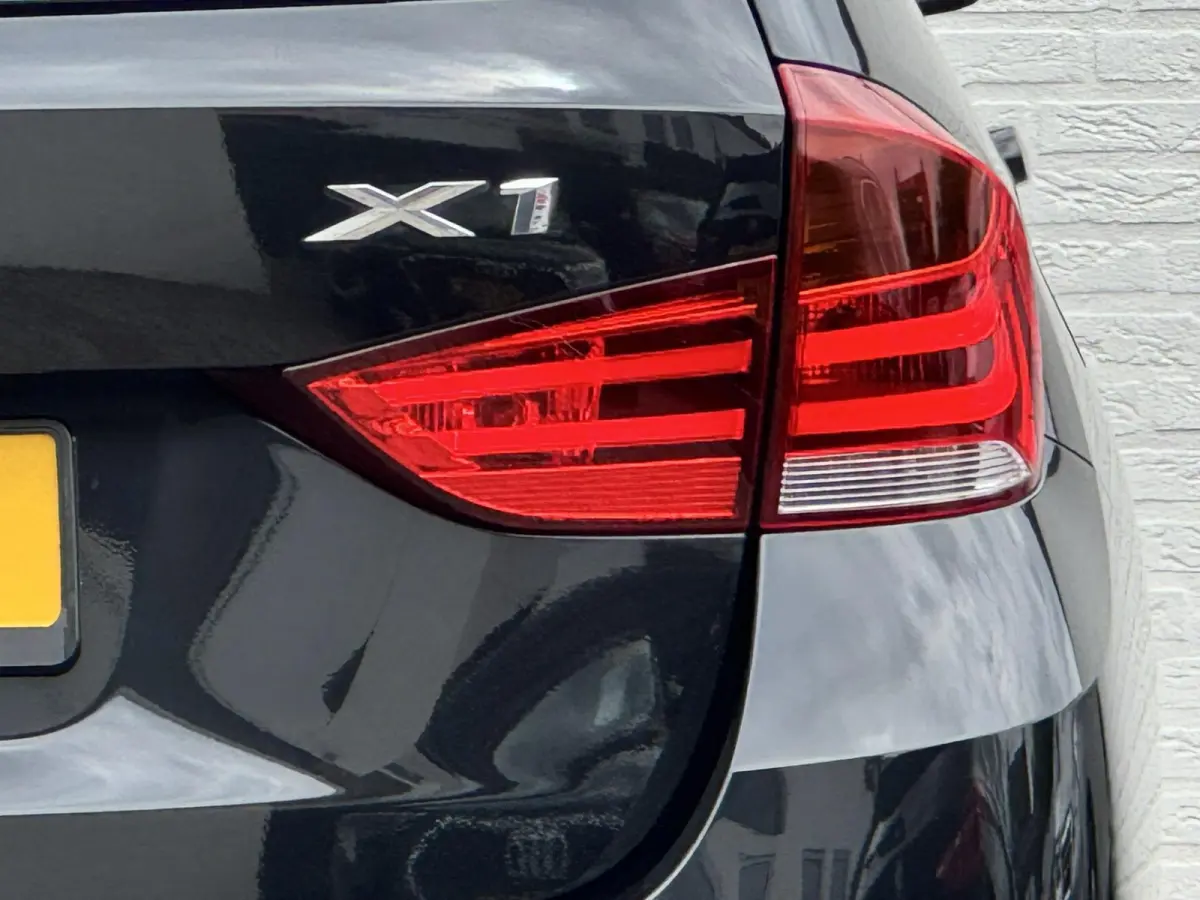 SDrive18i Cruise control Climate control Navigatie Stoelverwarming