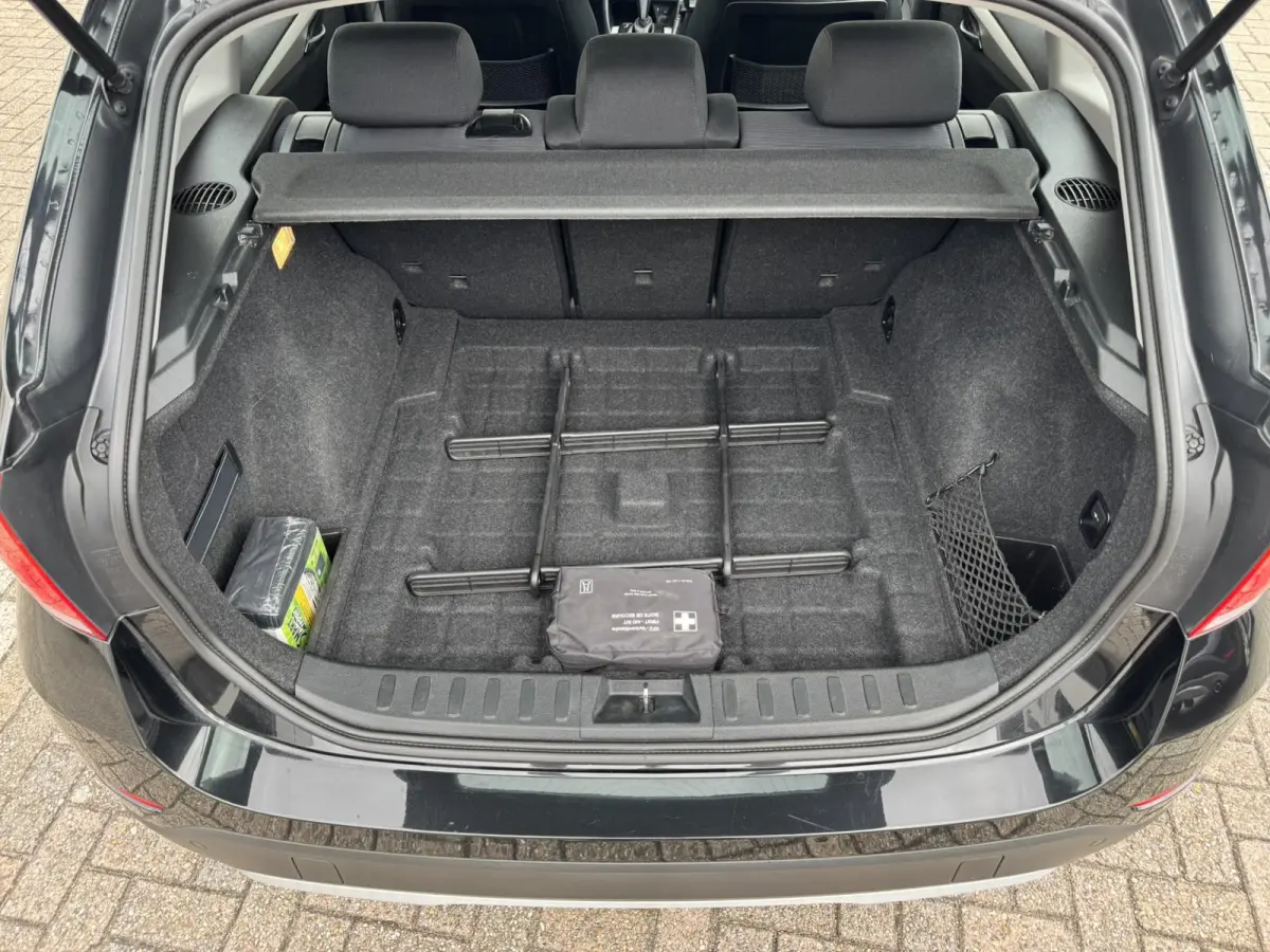 SDrive18i Cruise control Climate control Navigatie Stoelverwarming