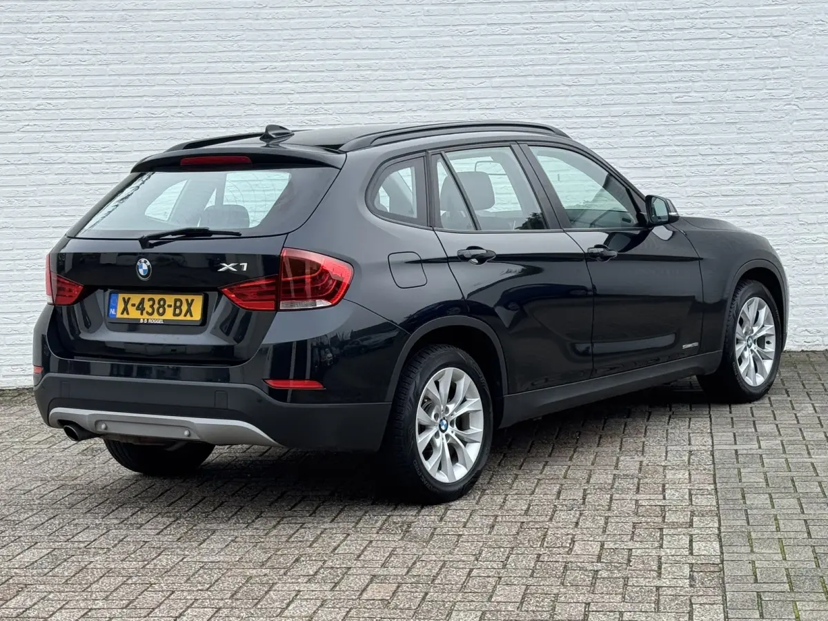 SDrive18i Cruise control Climate control Navigatie Stoelverwarming