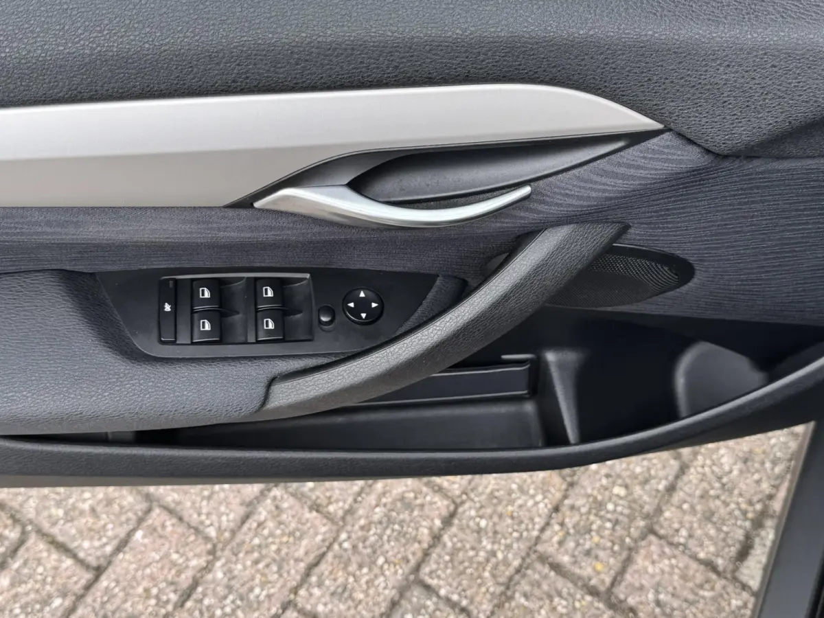 SDrive18i Cruise control Climate control Navigatie Stoelverwarming