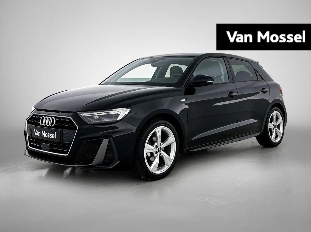 25 TFSI S edition l  Cruise control l Stoelverwarming l Privacy glas l Airco l Apple Carplay / Android Auto l Audi sound system