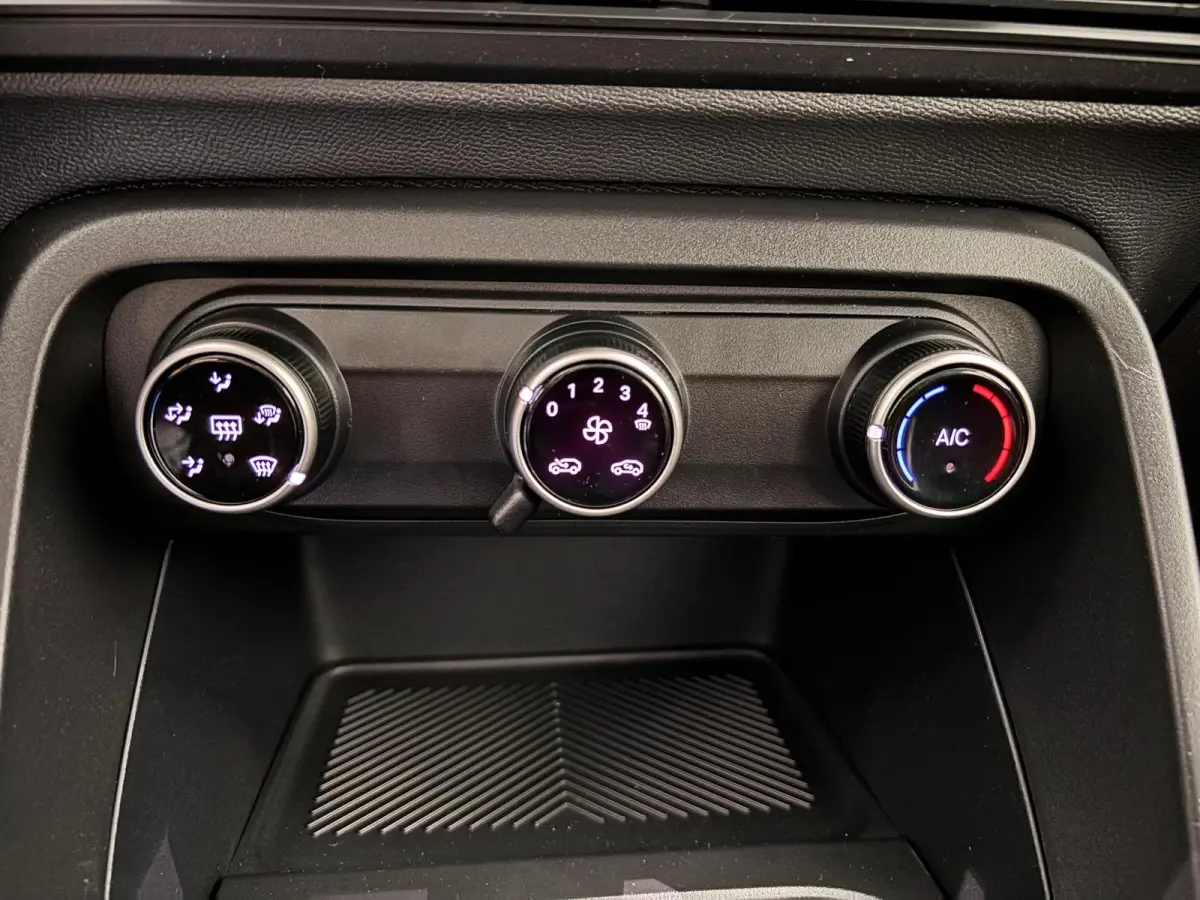 Turbo Plus Hoge instap Airco | Apple Carplay / Android Auto | Parkeersensoren Achter | Spiegels Elektrisch Verstelbaar / Verwarmd | Direct uit Voorraad Leverbaar!