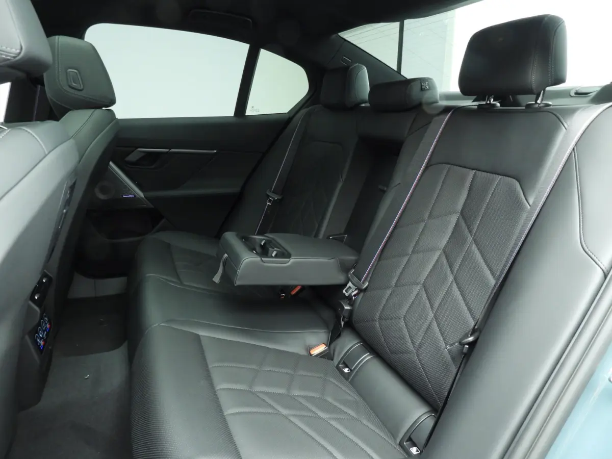 eDrive40 M Sport Edition | M Sportpakket Pro | Innovation Pack | Comfort Pack | Travel Pack | Panoramadak