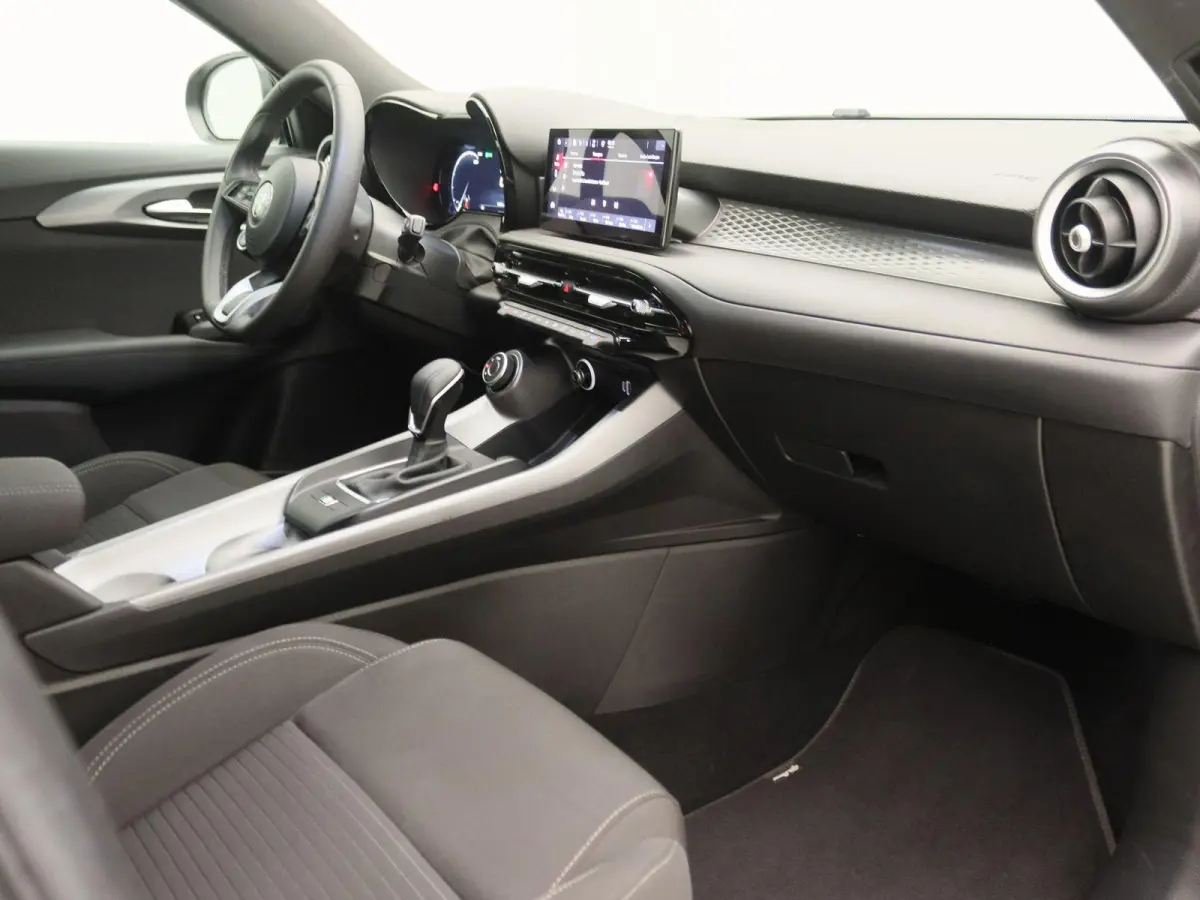 1.5T Hybrid Super | Climate control | Apple Carplay/Android Auto | 18" Lichtmetalen velgen