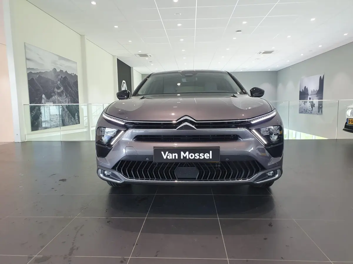 Business Plus Comfort | Automaat | Climate Control | Lederen Stoelen Elek. Verstelbaar + Massage & Verwarming | Voorruit Verwarmd | Full Map Navigatie | Apple Carplay / Android Auto | 360 Ca