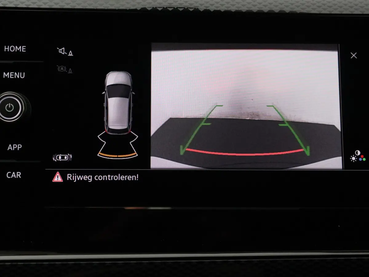 1.0 TSI Life Edition 95 PK | Keyless access | Apple Carplay draadloos | Camera | Navigatie | 15" Lichtmetalen velgen | LED Koplampen | Android Auto draadloos | Parkeersensoren | Adaptive cru