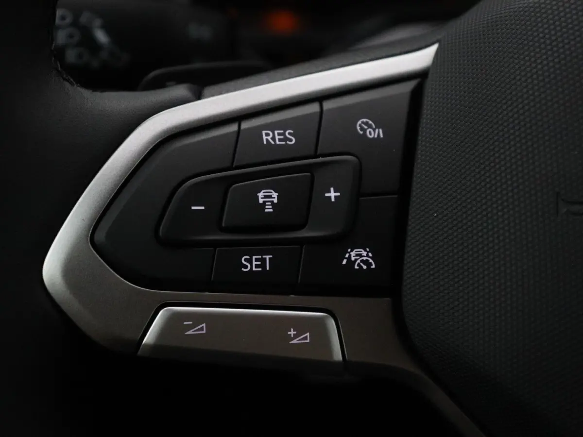 1.0 TSI Life Edition 95 PK | Keyless access | Apple Carplay draadloos | Camera | Navigatie | 15" Lichtmetalen velgen | LED Koplampen | Android Auto draadloos | Parkeersensoren | Adaptive cru