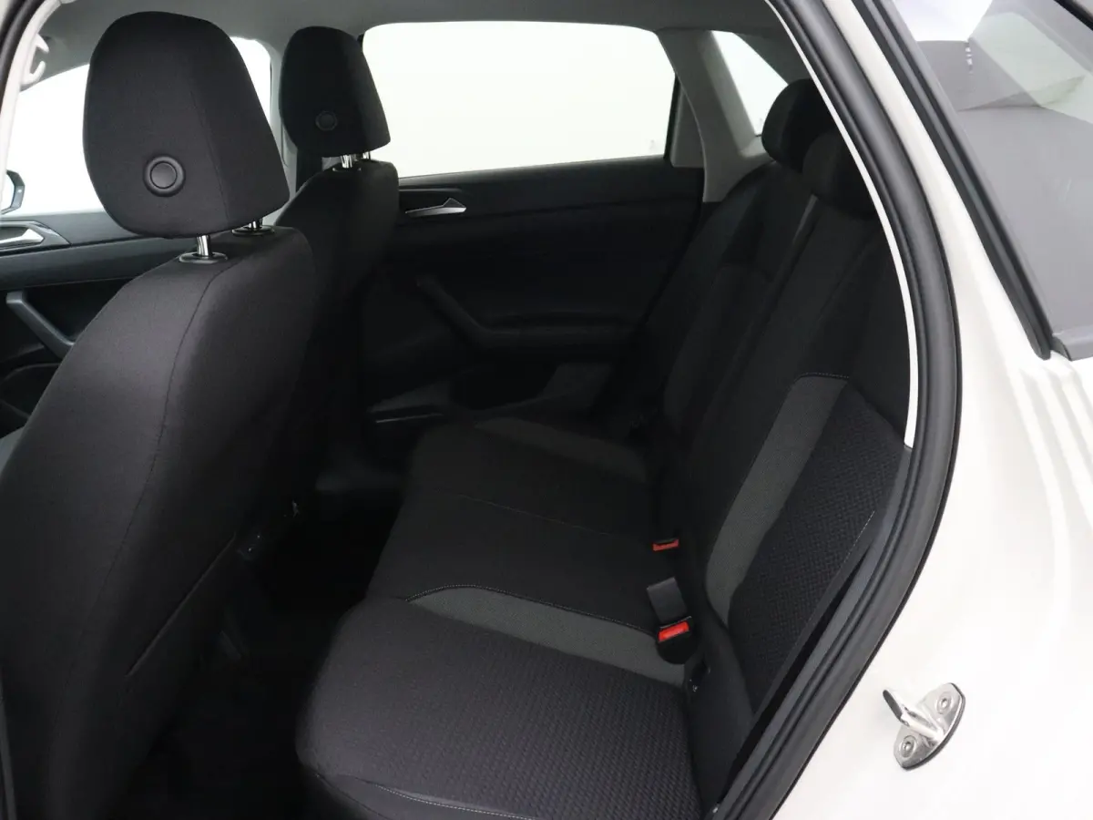 1.0 TSI Life Edition 95 PK | Keyless access | Apple Carplay draadloos | Camera | Navigatie | 15" Lichtmetalen velgen | LED Koplampen | Android Auto draadloos | Parkeersensoren | Adaptive cru