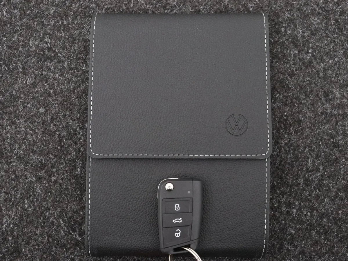 1.0 TSI Life Edition 95 PK | Keyless access | Apple Carplay draadloos | Camera | Navigatie | 15" Lichtmetalen velgen | LED Koplampen | Android Auto draadloos | Parkeersensoren | Adaptive cru