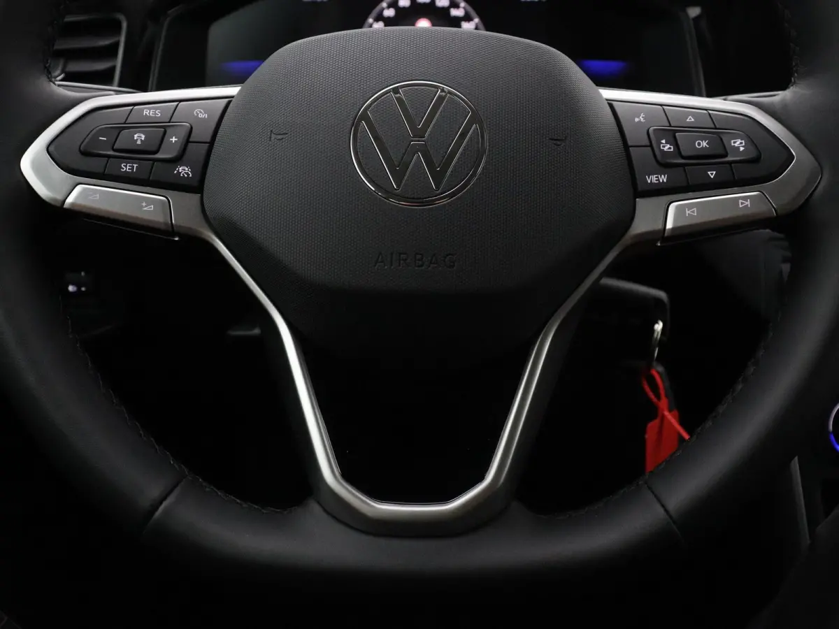 1.0 TSI Life Edition 95 PK | Keyless access | Apple Carplay draadloos | Camera | Navigatie | 15" Lichtmetalen velgen | LED Koplampen | Android Auto draadloos | Parkeersensoren | Adaptive cru