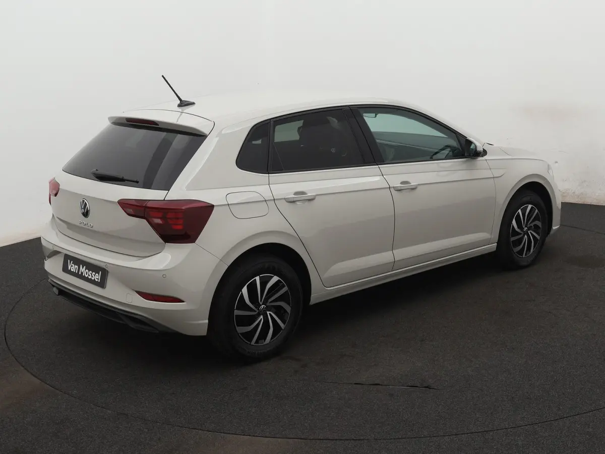 1.0 TSI Life Edition 95 PK | Keyless access | Apple Carplay draadloos | Camera | Navigatie | 15" Lichtmetalen velgen | LED Koplampen | Android Auto draadloos | Parkeersensoren | Adaptive cru