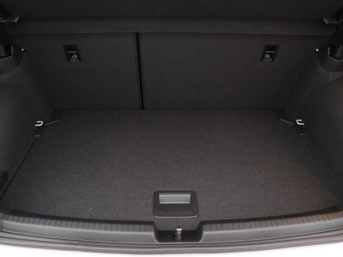 1.0 TSI Life Edition 95 PK | Keyless access | Apple Carplay draadloos | Camera | Navigatie | 15" Lichtmetalen velgen | LED Koplampen | Android Auto draadloos | Parkeersensoren | Adaptive cru