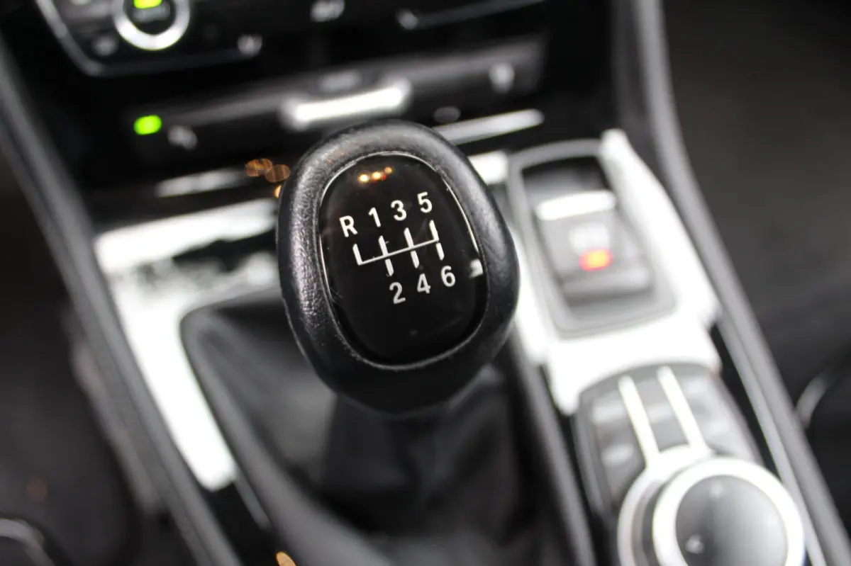 218i Executive Edition 136PK | Parkeercamera | HUD | Lederen bekleding | Climate Control