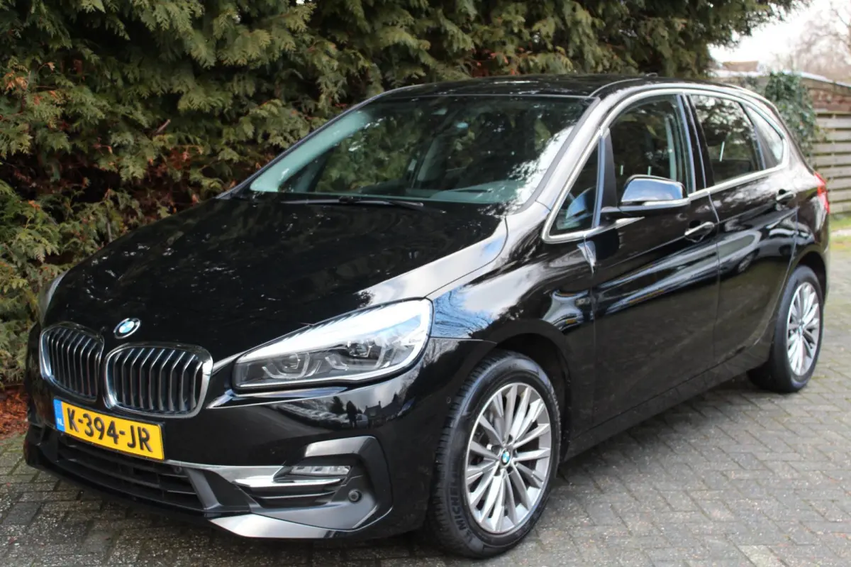 218i Executive Edition 136PK | Parkeercamera | HUD | Lederen bekleding | Climate Control