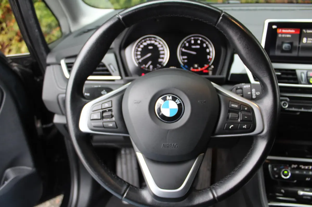 218i Executive Edition 136PK | Parkeercamera | HUD | Lederen bekleding | Climate Control