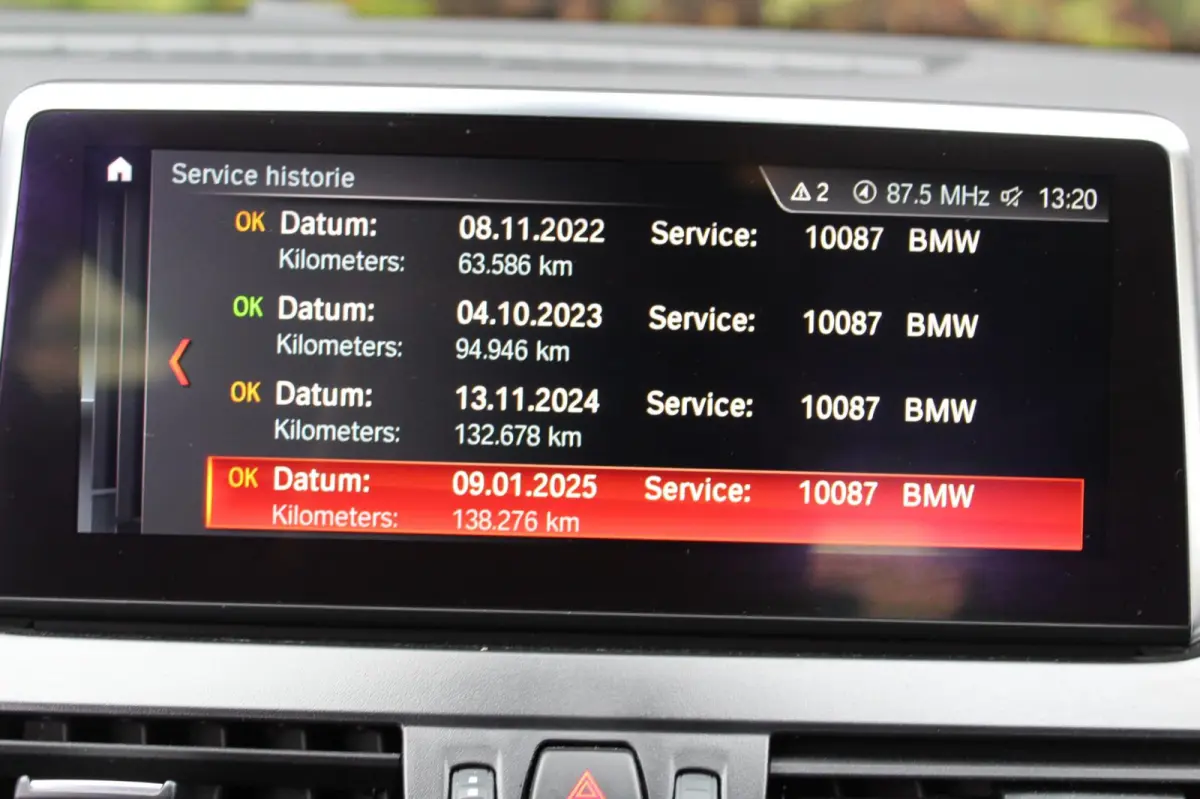 218i Executive Edition 136PK | Parkeercamera | HUD | Lederen bekleding | Climate Control