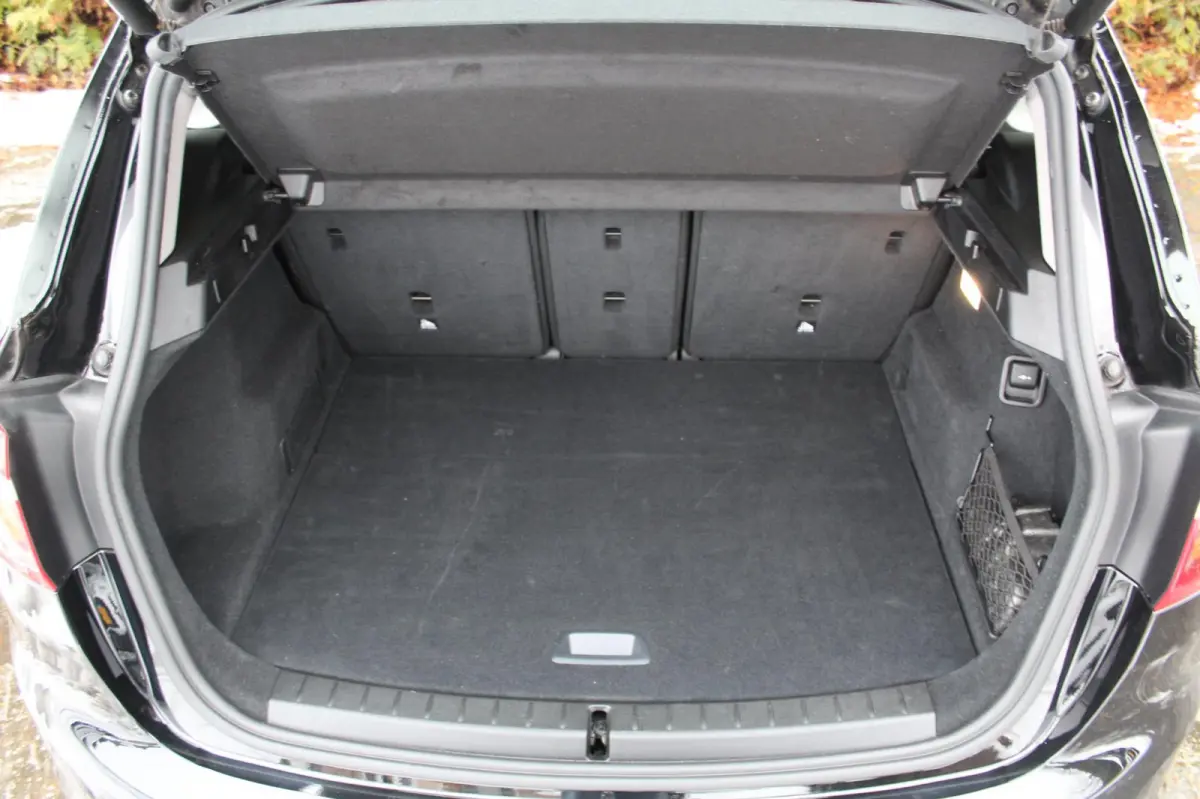 218i Executive Edition 136PK | Parkeercamera | HUD | Lederen bekleding | Climate Control