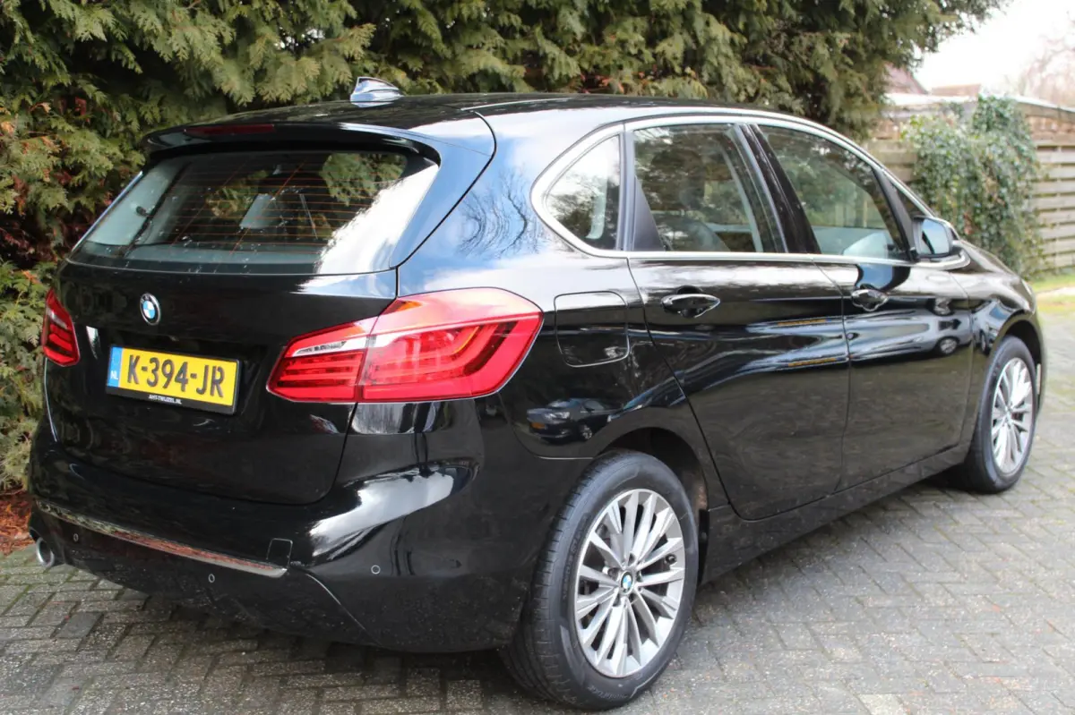 218i Executive Edition 136PK | Parkeercamera | HUD | Lederen bekleding | Climate Control