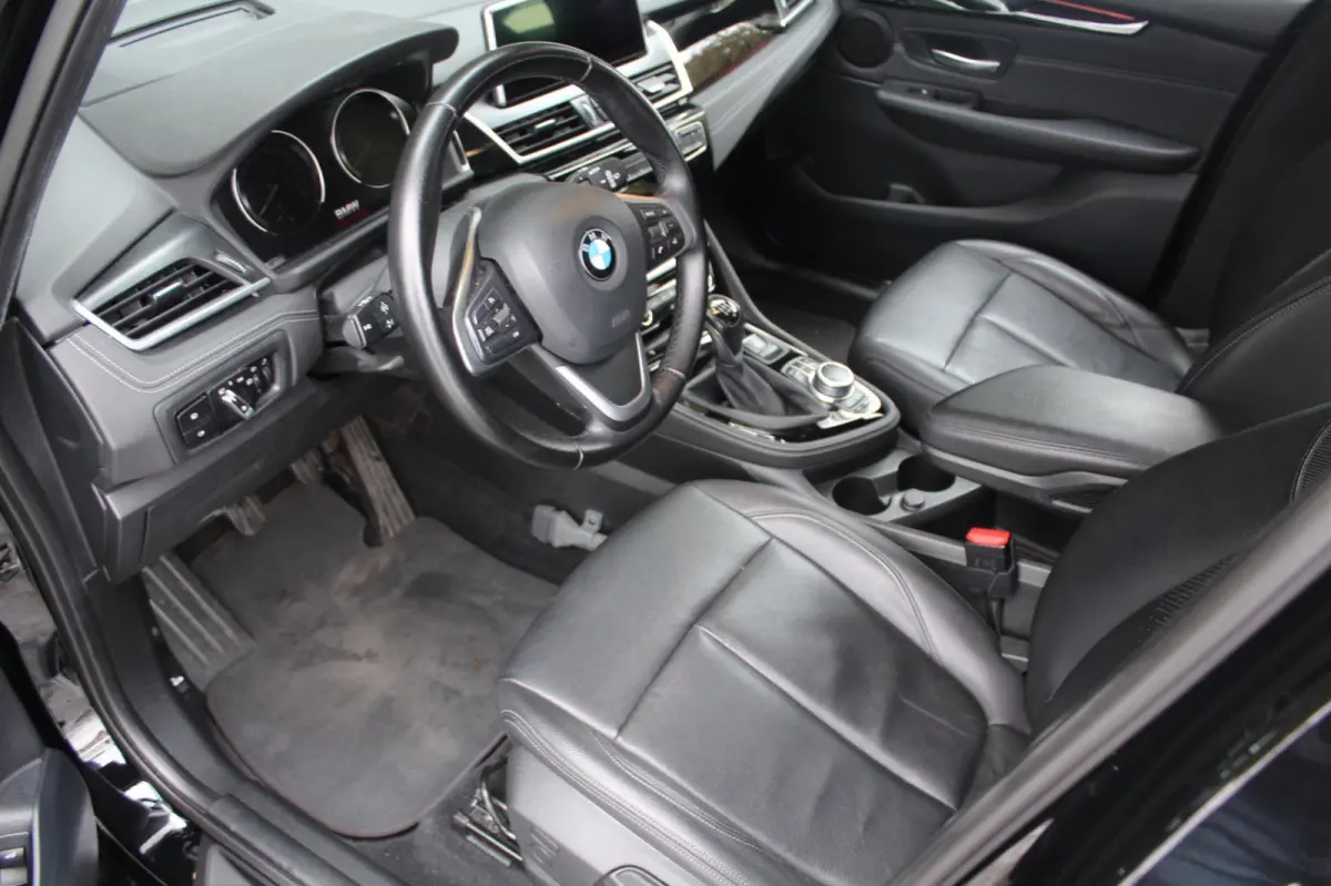 218i Executive Edition 136PK | Parkeercamera | HUD | Lederen bekleding | Climate Control