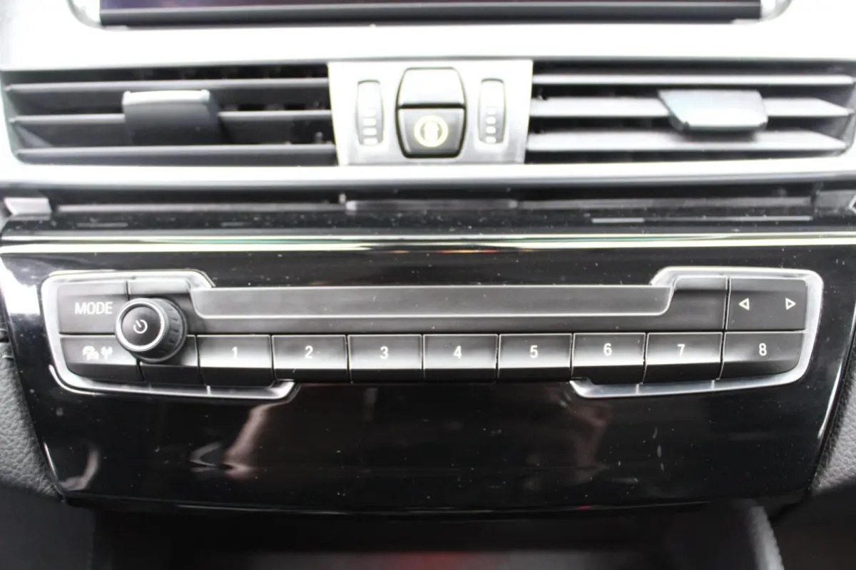218i Executive Edition 136PK | Parkeercamera | HUD | Lederen bekleding | Climate Control